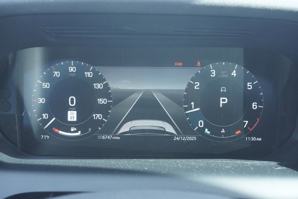 Used 2025 Land Rover Discovery Sport Dynamic SE image 11