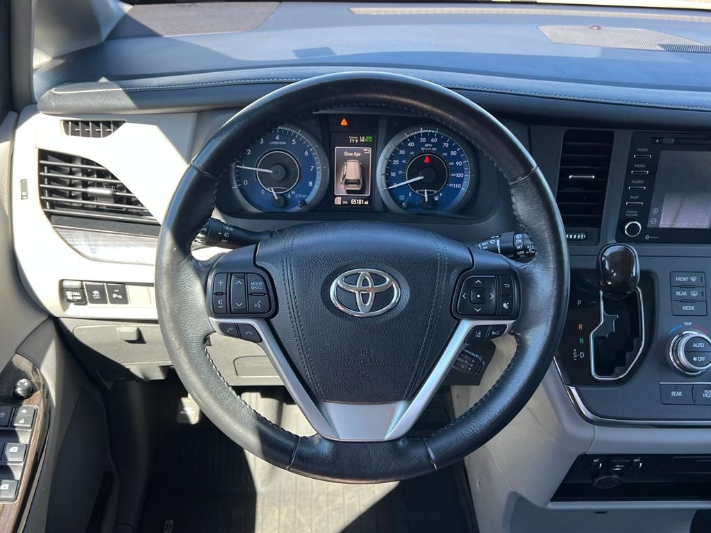 Used 2018 Toyota Sienna XLE w/ XLE Navigation Package FWD image 23