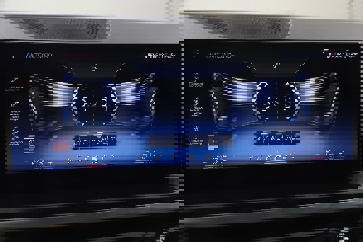 Used 2025 BMW X6 xDrive40i image 36