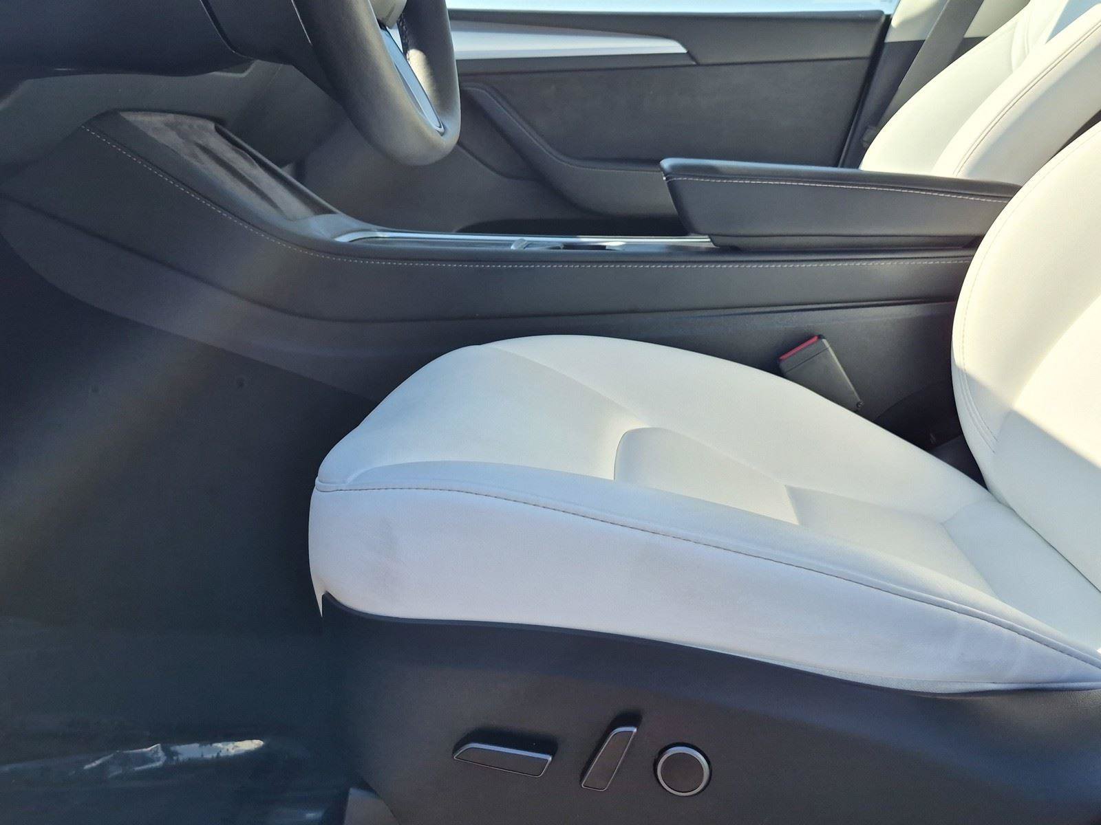 Used 2023 Tesla Model Y AWD image 17