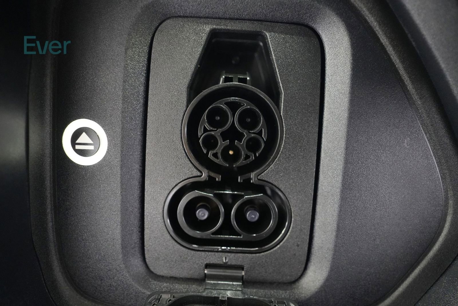 Used 2025 Rivian R1S Adventure image 10