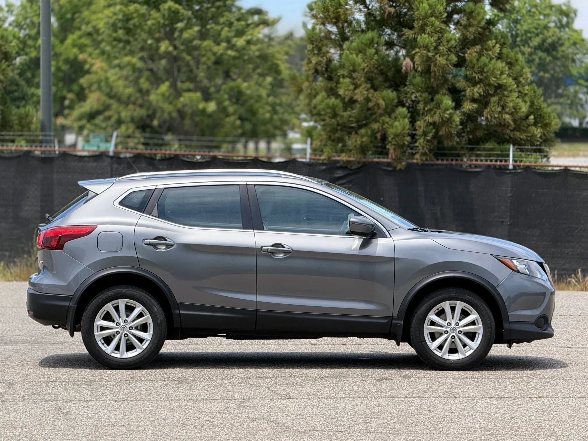 Used 2017 Nissan Rogue Sport SV AWD/4WD image 7