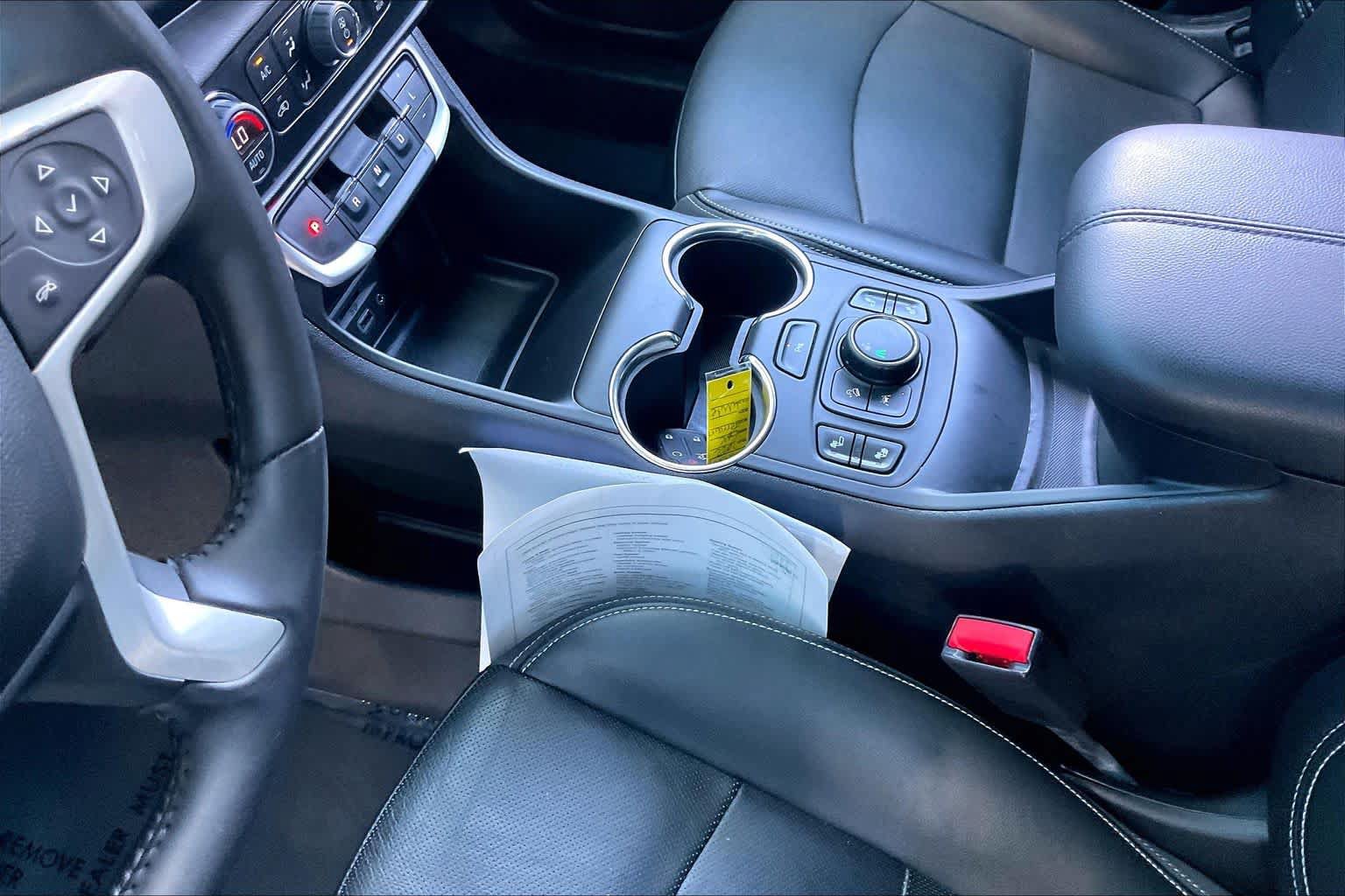 Used 2022 GMC Terrain SLT w/ Tech Package FWD image 17