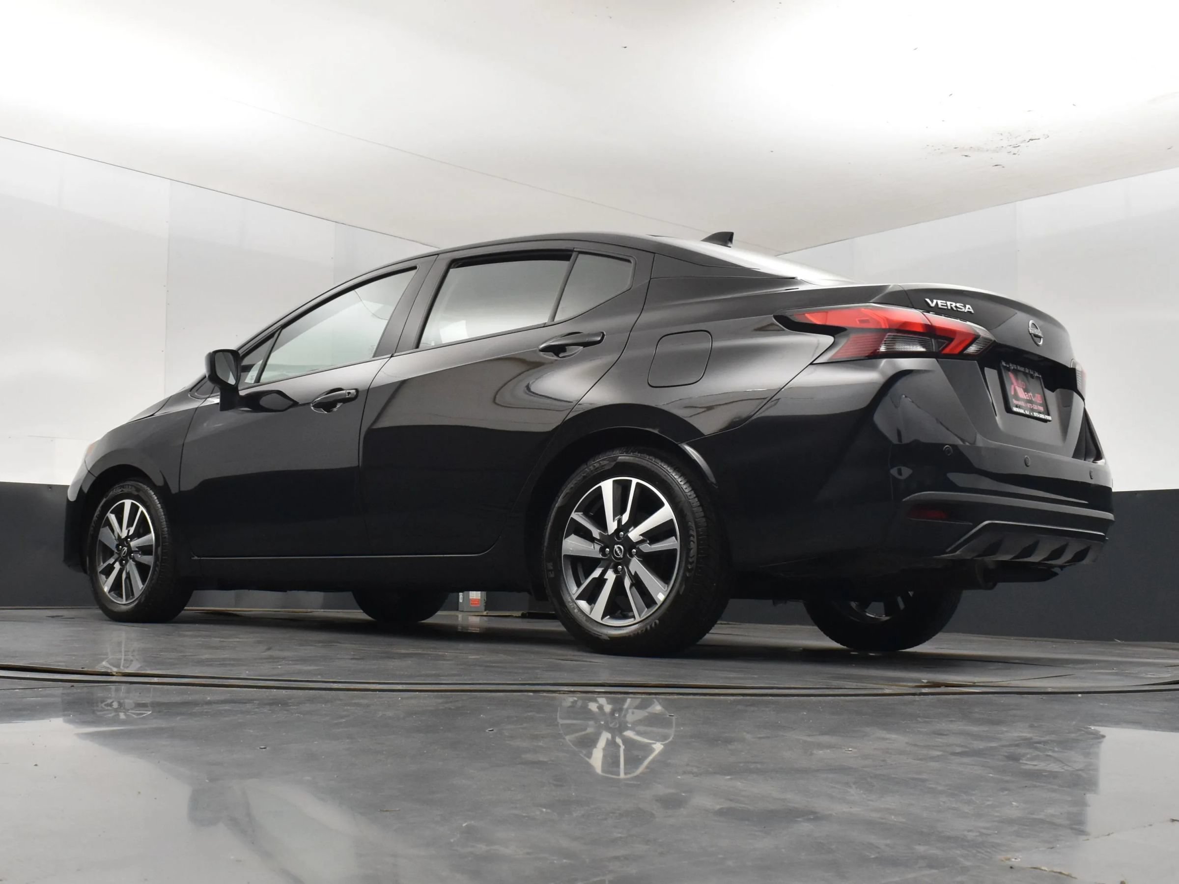 Used 2025 Nissan Versa SV FWD image 9