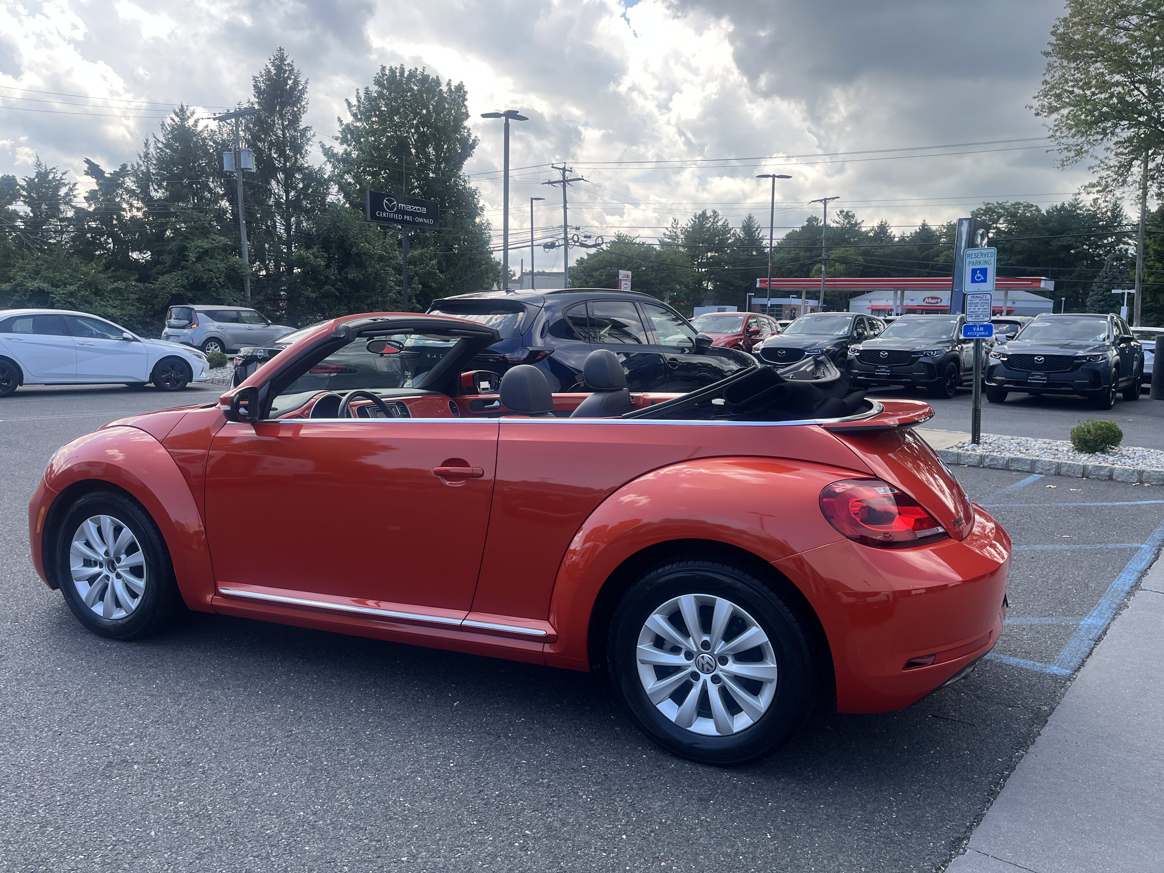 Used 2019 Volkswagen Beetle 2.0T S FWD image 4