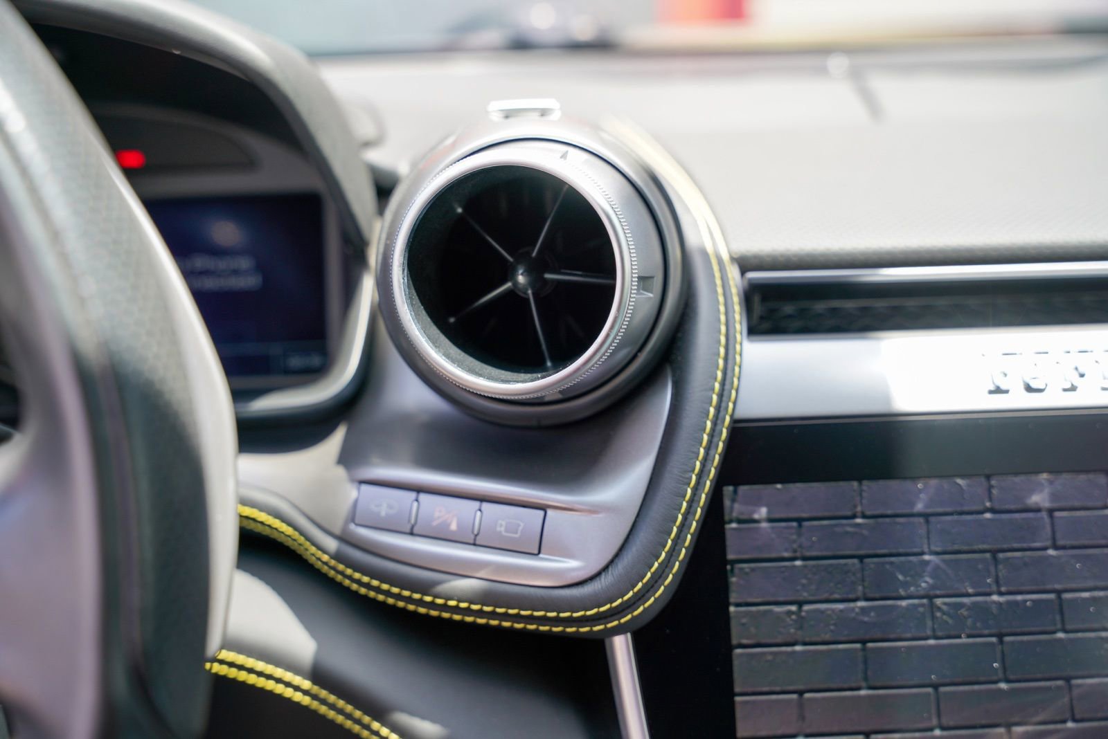 Used 2017 Ferrari GTC4Lusso image 24