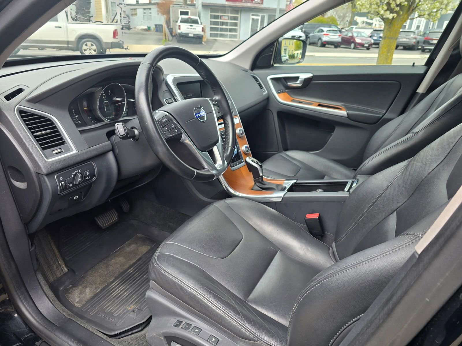 Used 2017 Volvo XC60 T6 Inscription w/ Preferred Option Package AWD/4WD image 9