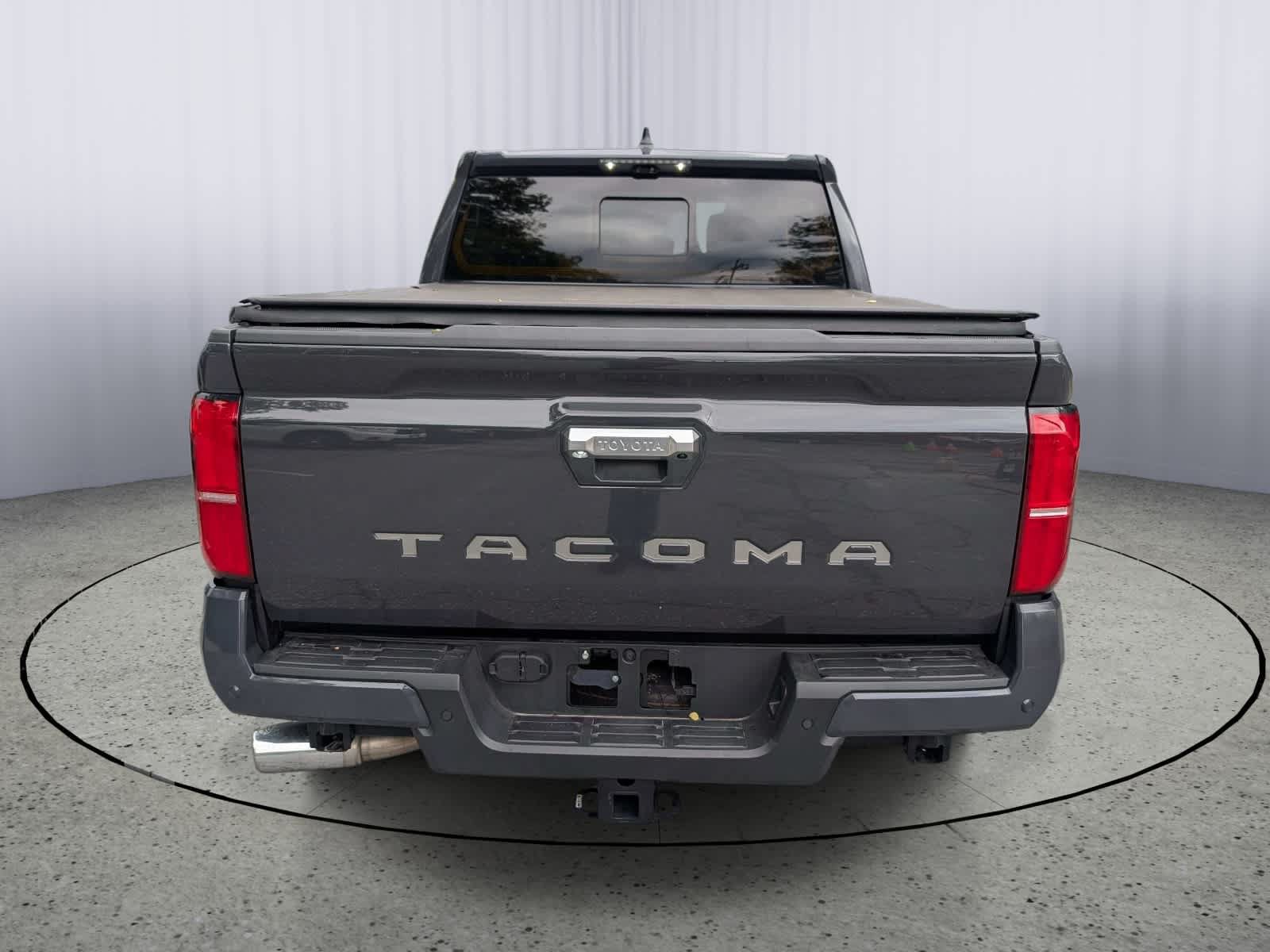 Used 2024 Toyota Tacoma Limited AWD/4WD image 4