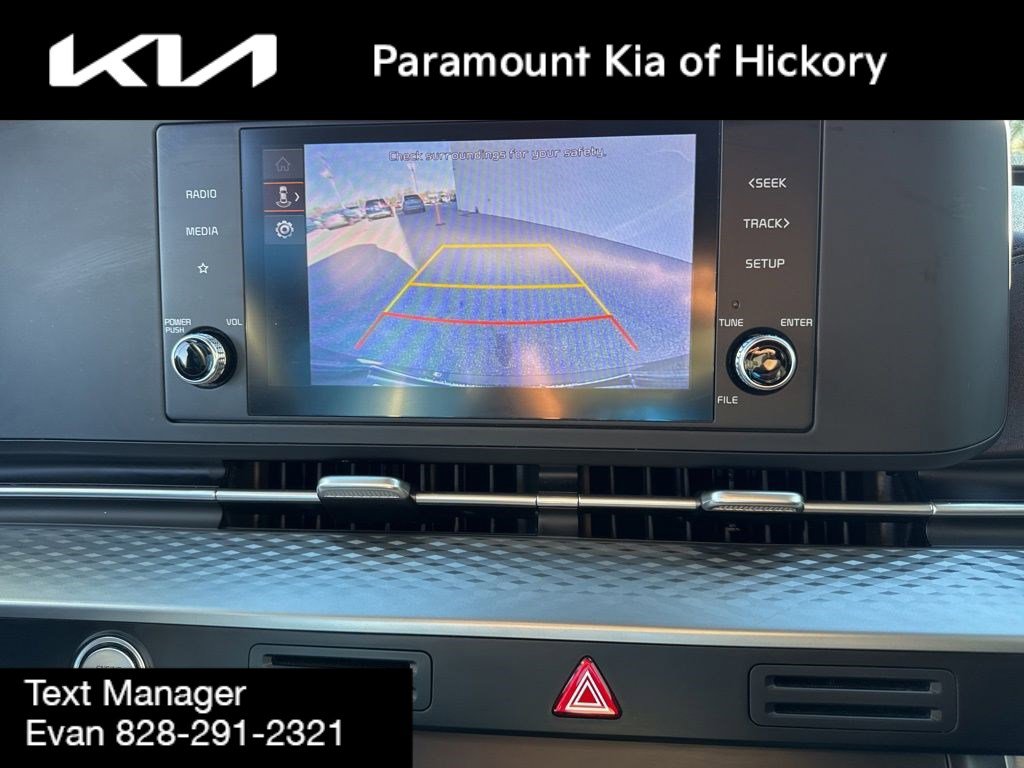 Used 2023 Kia Carnival LX image 26