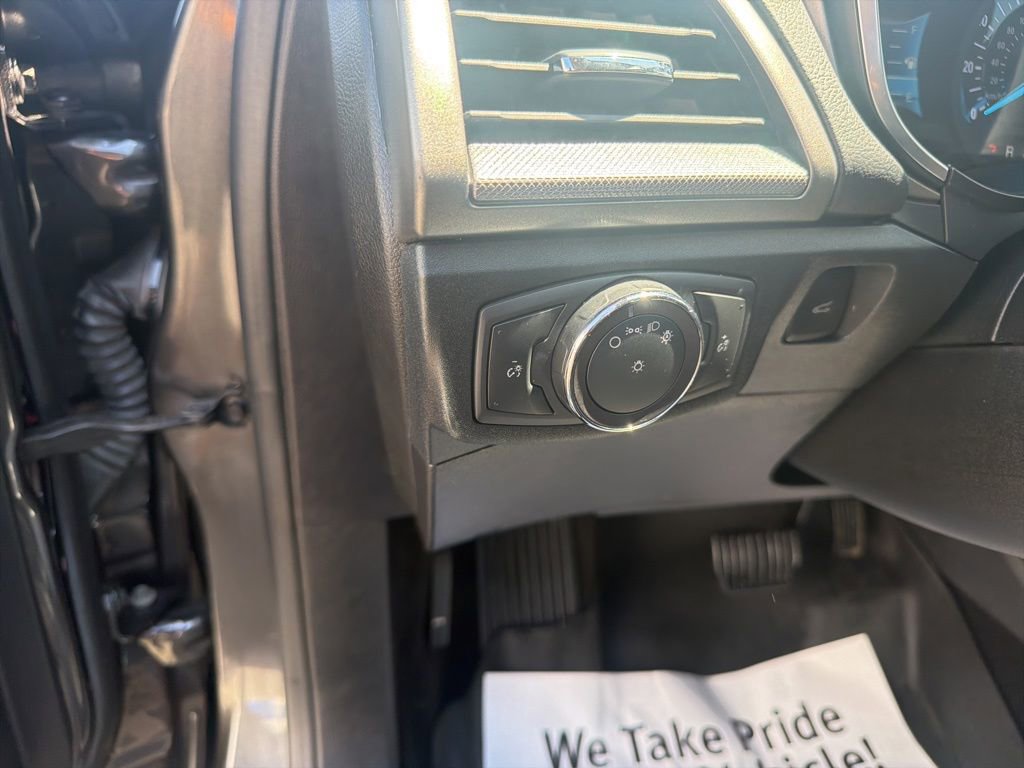Used 2019 Ford Fusion SE FWD image 20