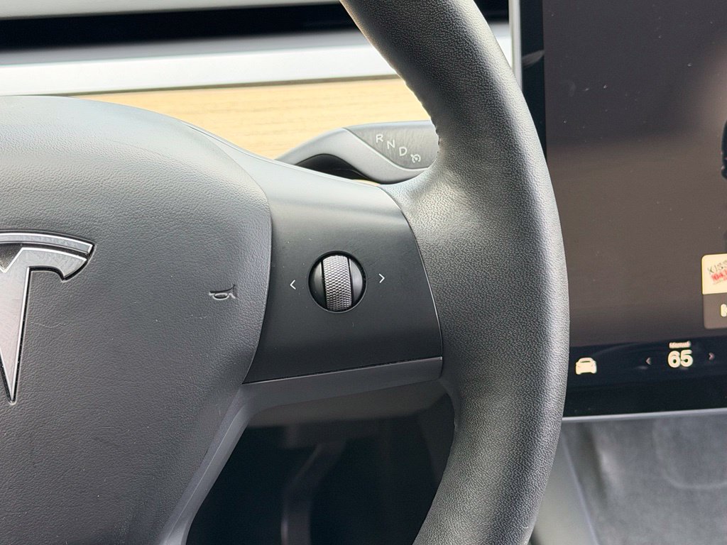 Used 2023 Tesla Model Y 2WD image 45