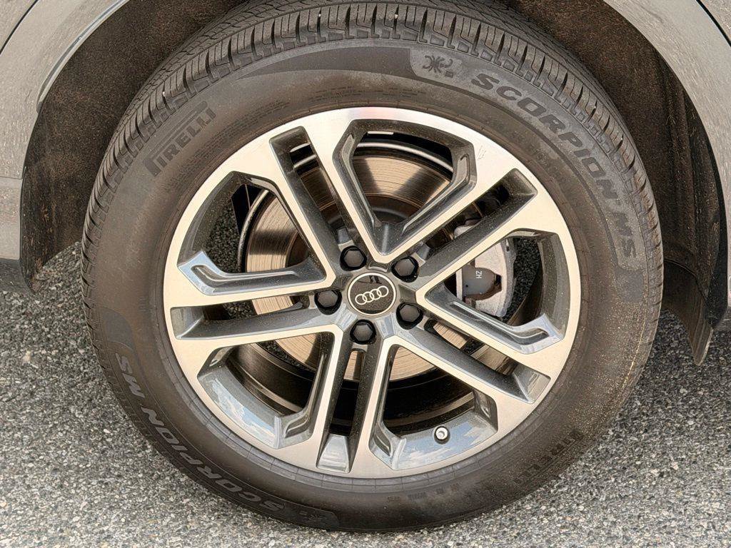 Certified 2025 Audi Q5 Premium w/ Convenience Package AWD/4WD image 23