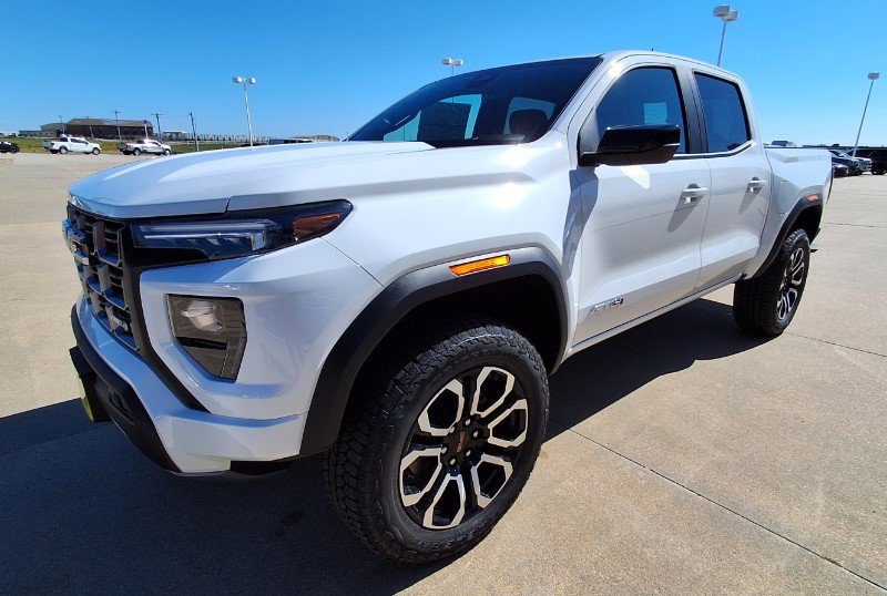 New 2026 GMC Canyon AT4 w/ AT4 Premium Package image 4