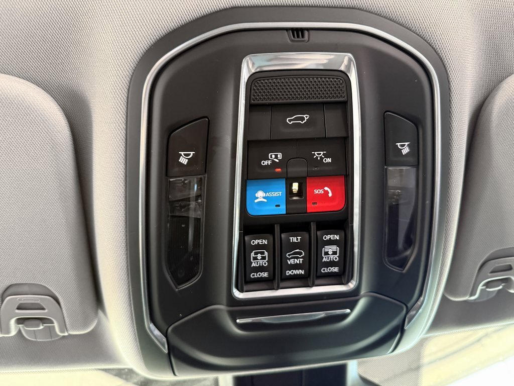 Used 2023 Jeep Wagoneer Base w/ Premium Group I image 34