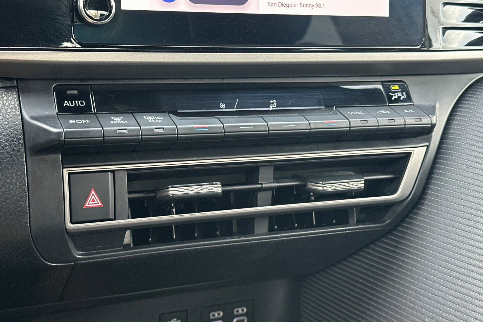Used 2025 Toyota Camry SE FWD image 19