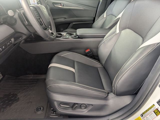 Used 2025 Toyota Camry SE w/ Convenience Package FWD image 12