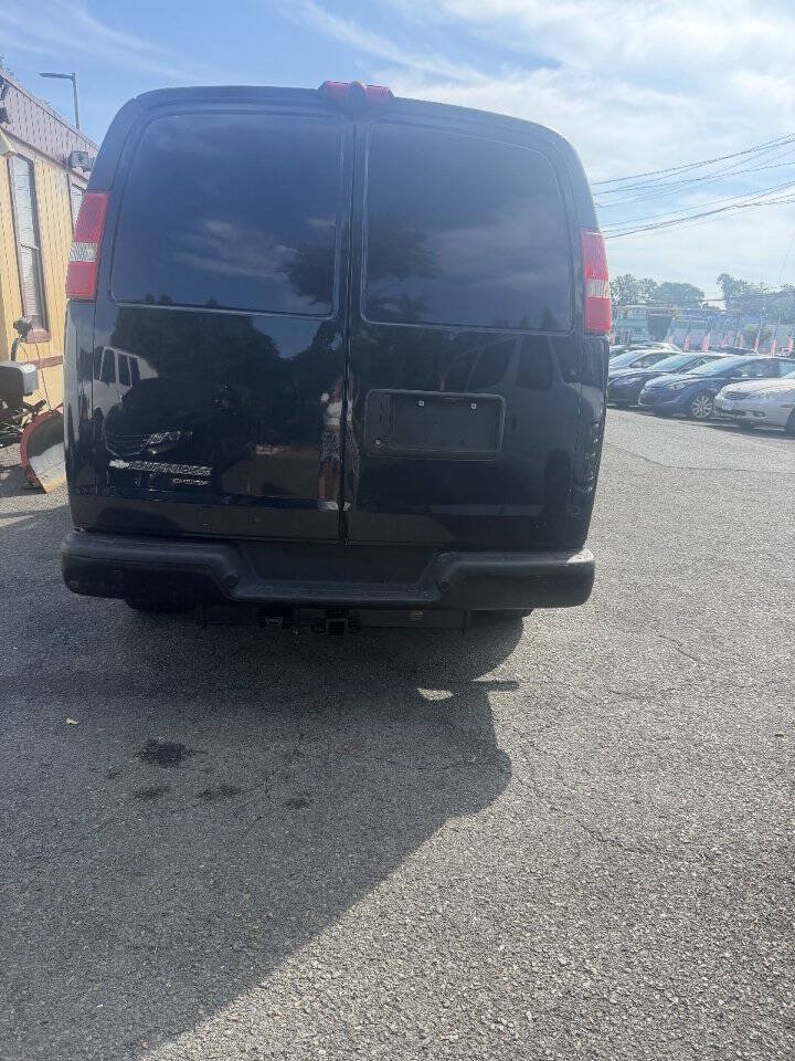 Used 2015 Chevrolet Express 2500 w/ Cold Climate Package RWD image 15