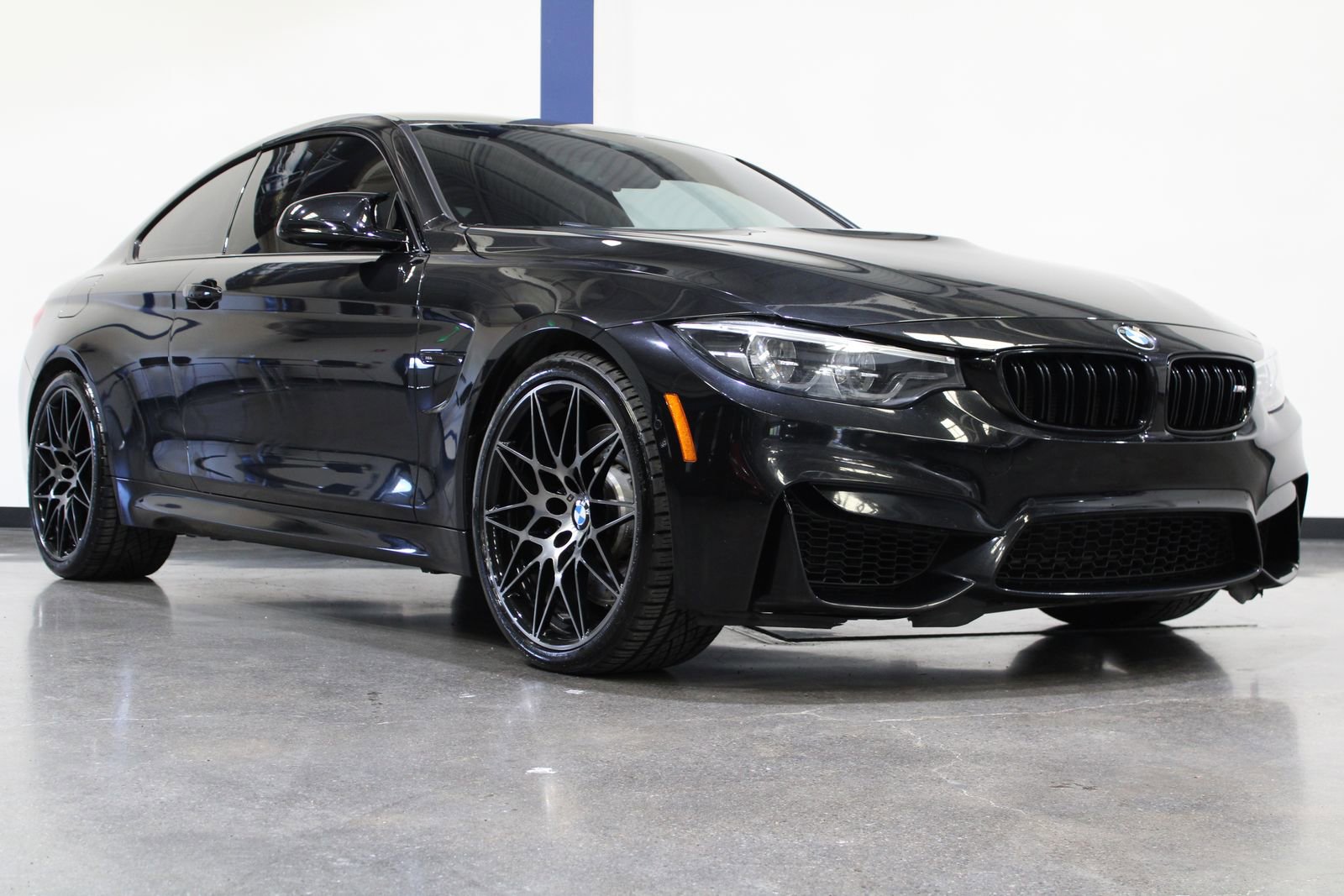 Used 2018 BMW M4 Coupe RWD image 3