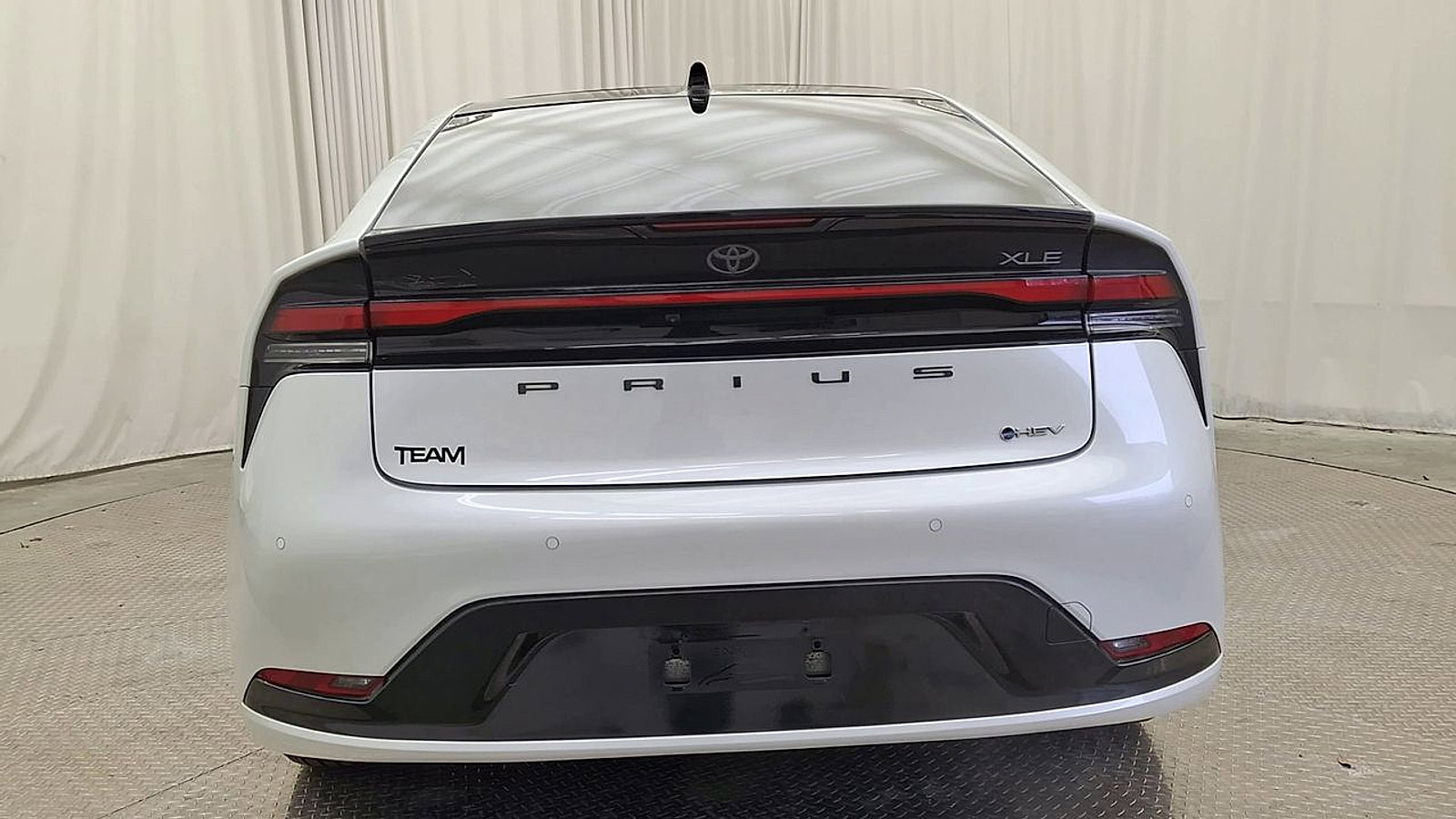 Used 2023 Toyota Prius XLE image 2