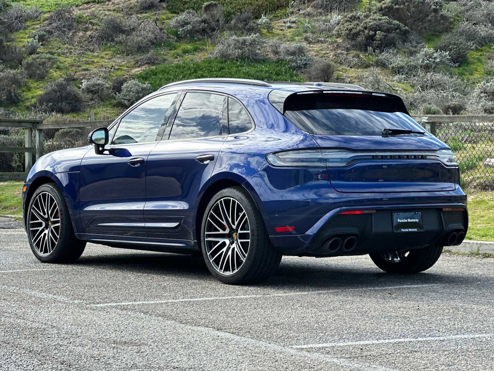 Used 2025 Porsche Macan GTS image 3