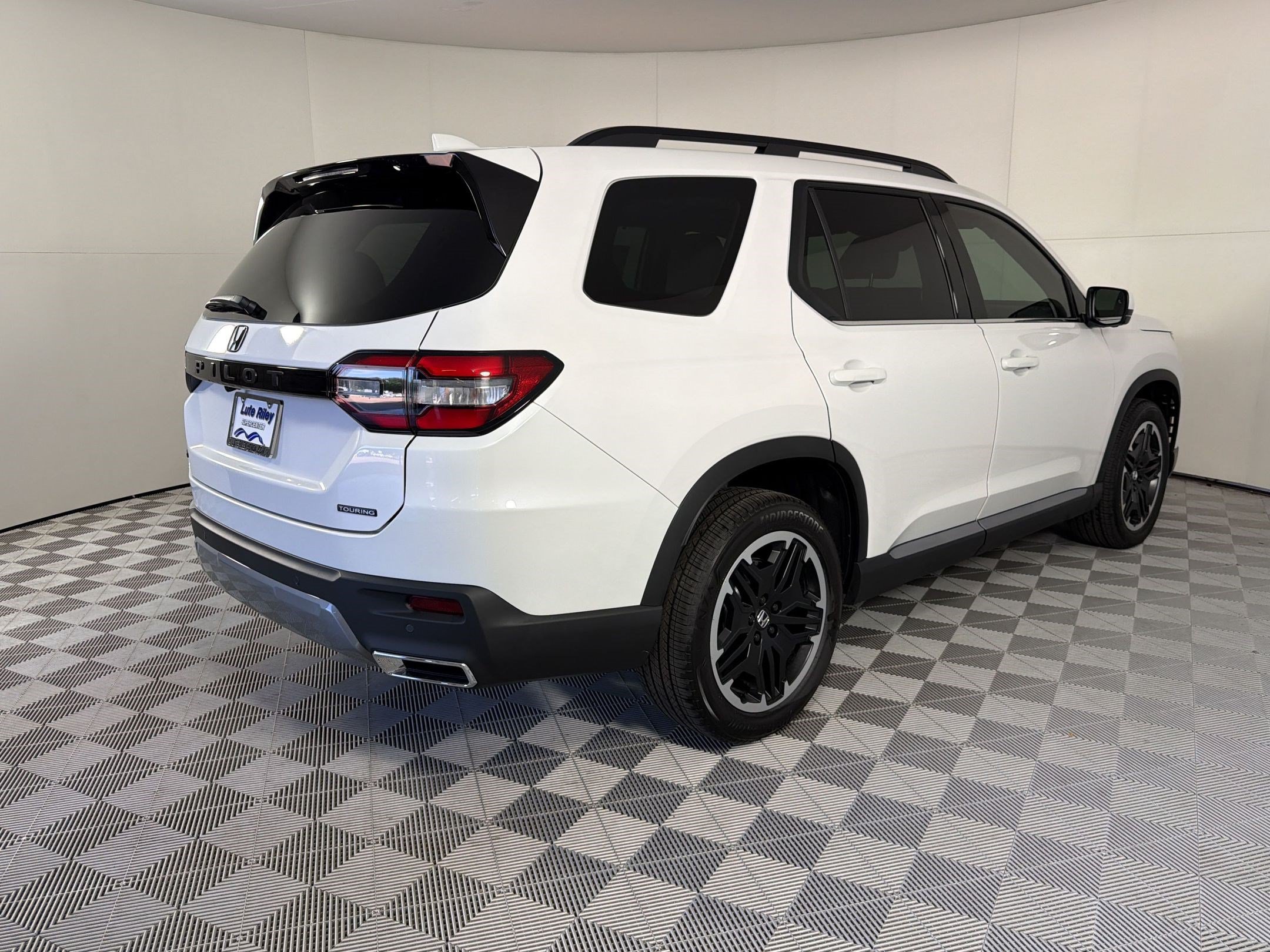 New 2026 Honda Pilot Touring image 9