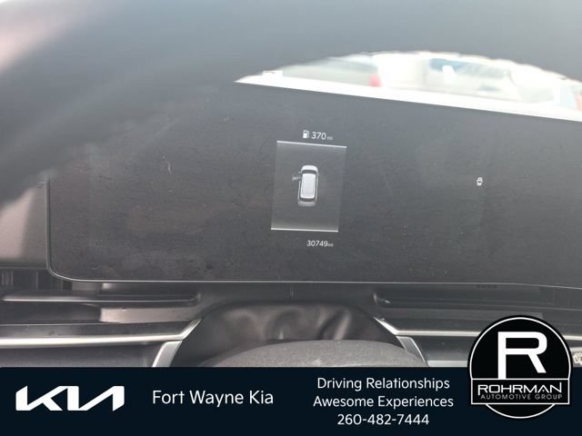 Certified 2025 Kia Carnival FWD image 11