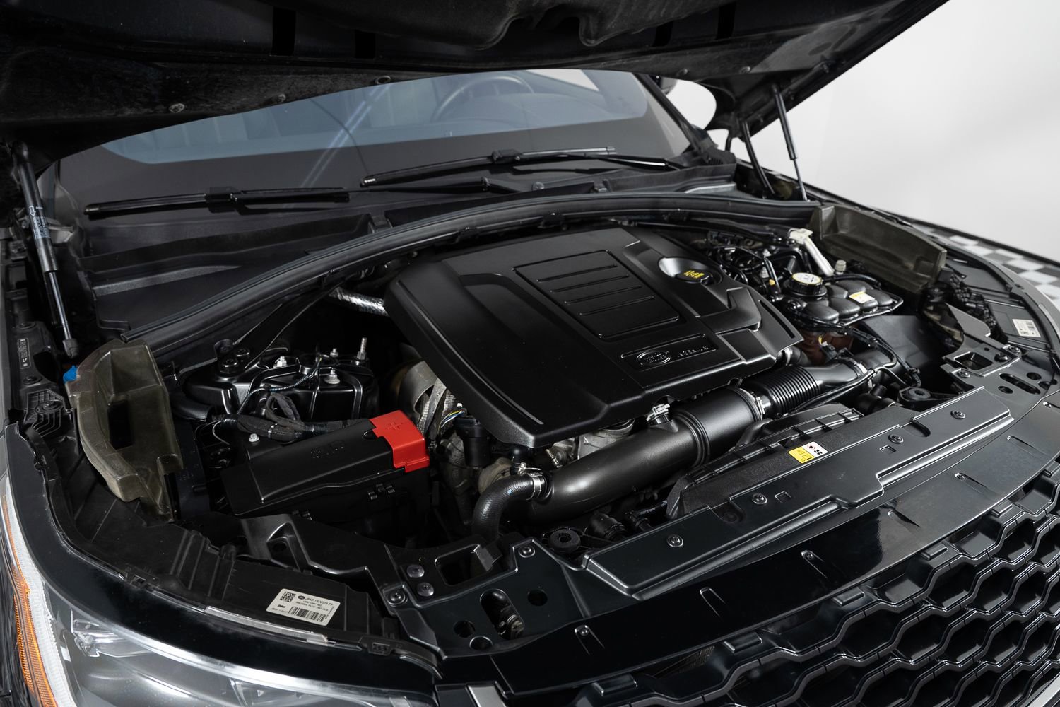 Used 2018 Land Rover Range Rover Velar R-Dynamic SE image 40