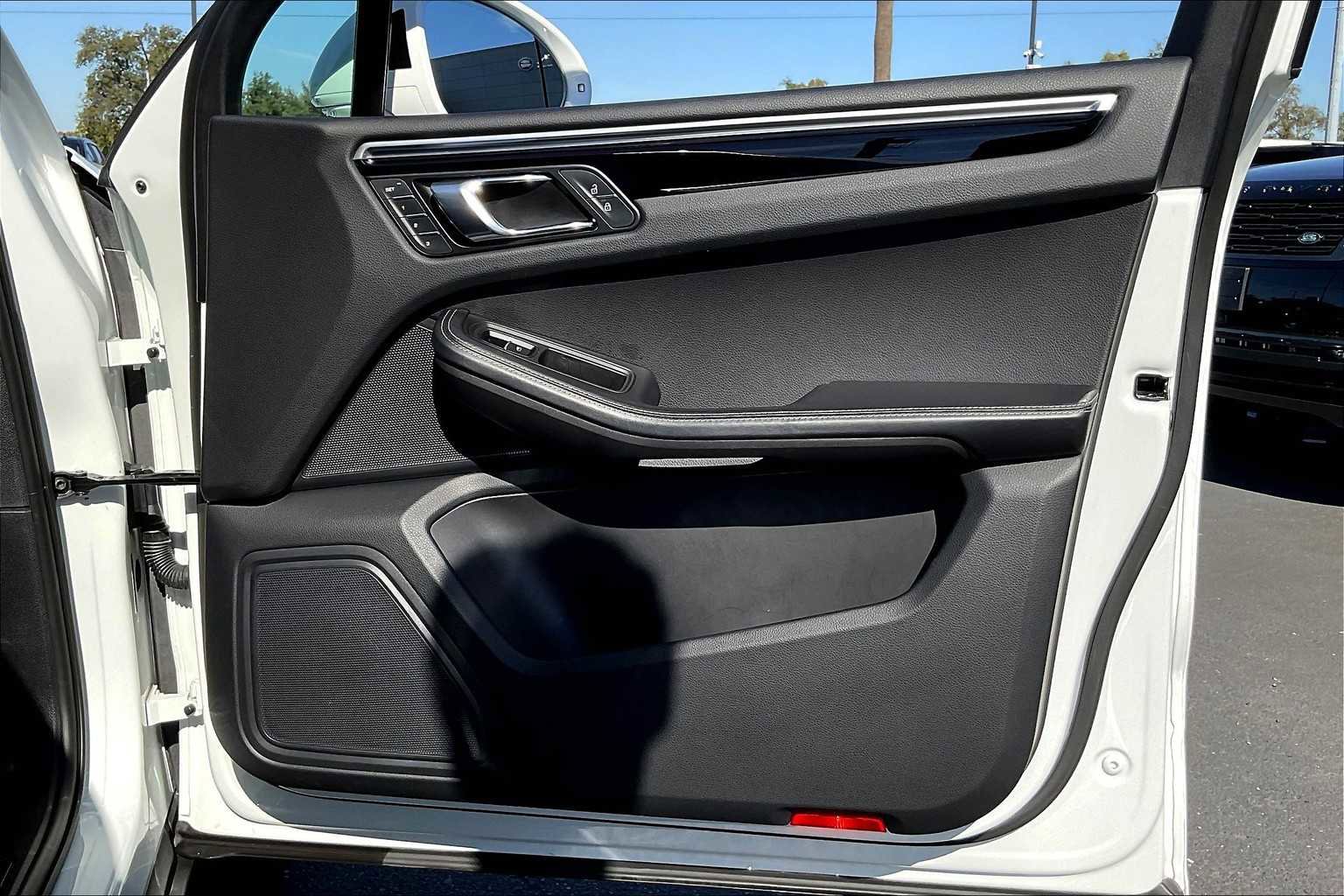 Used 2023 Porsche Macan image 27