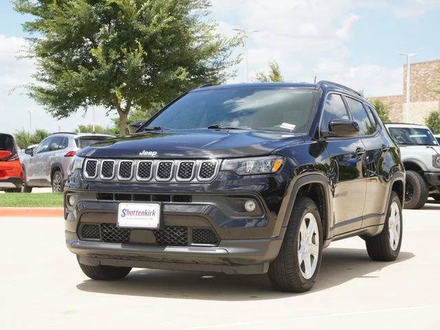 Certified 2023 Jeep Compass Latitude AWD/4WD image 3