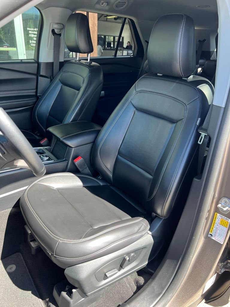 Used 2021 Ford Explorer XLT w/ Equipment Group 202A AWD/4WD image 11