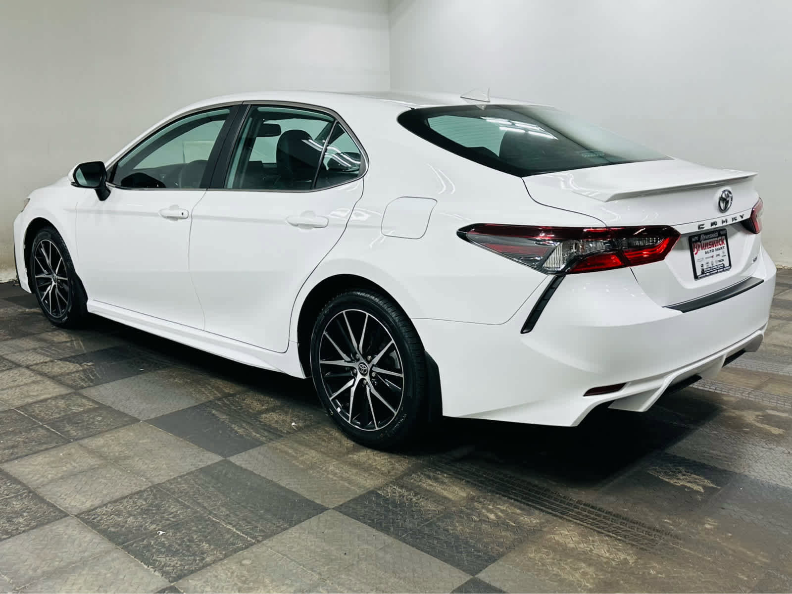 Certified 2023 Toyota Camry SE w/ Cold Weather Package FWD image 4