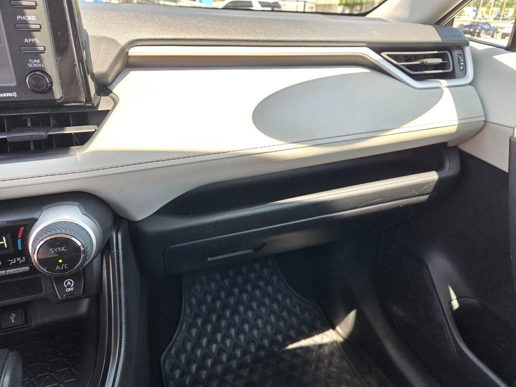 Used 2021 Toyota RAV4 XLE FWD image 26