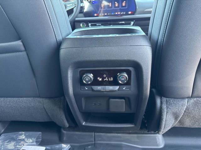 New 2026 Chevrolet Traverse RS w/ LPO, Floor Liner Package FWD image 38