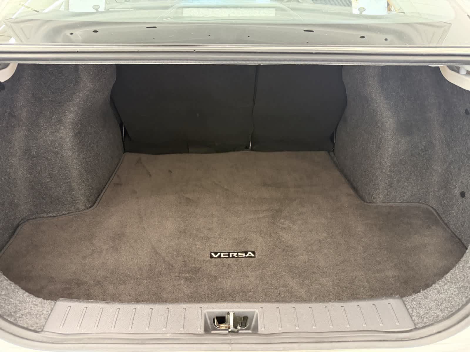 Used 2025 Nissan Versa SR FWD image 6