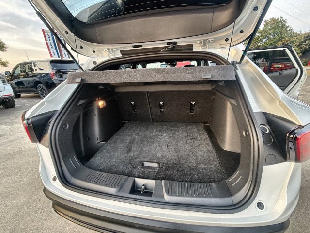 Certified 2025 Chevrolet Trax RS w/ Sunroof Package FWD image 24