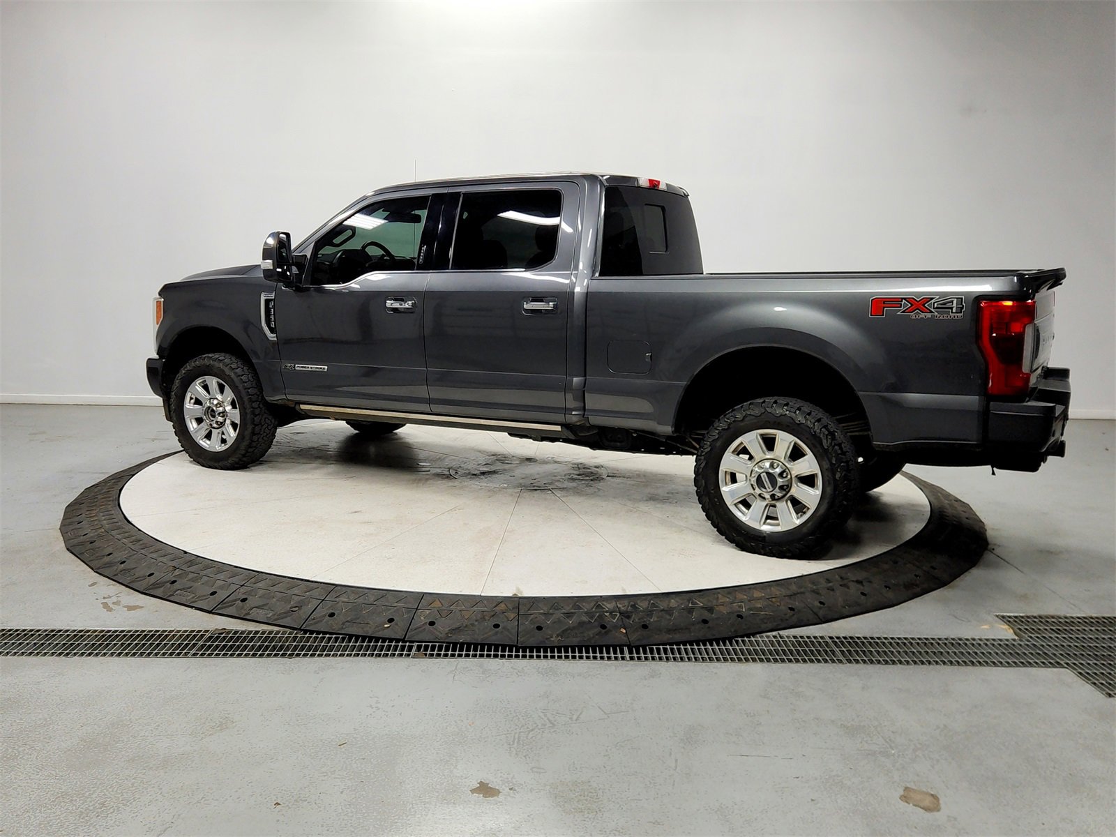 Used 2019 Ford F350 Platinum w/ Platinum Ultimate Package image 5