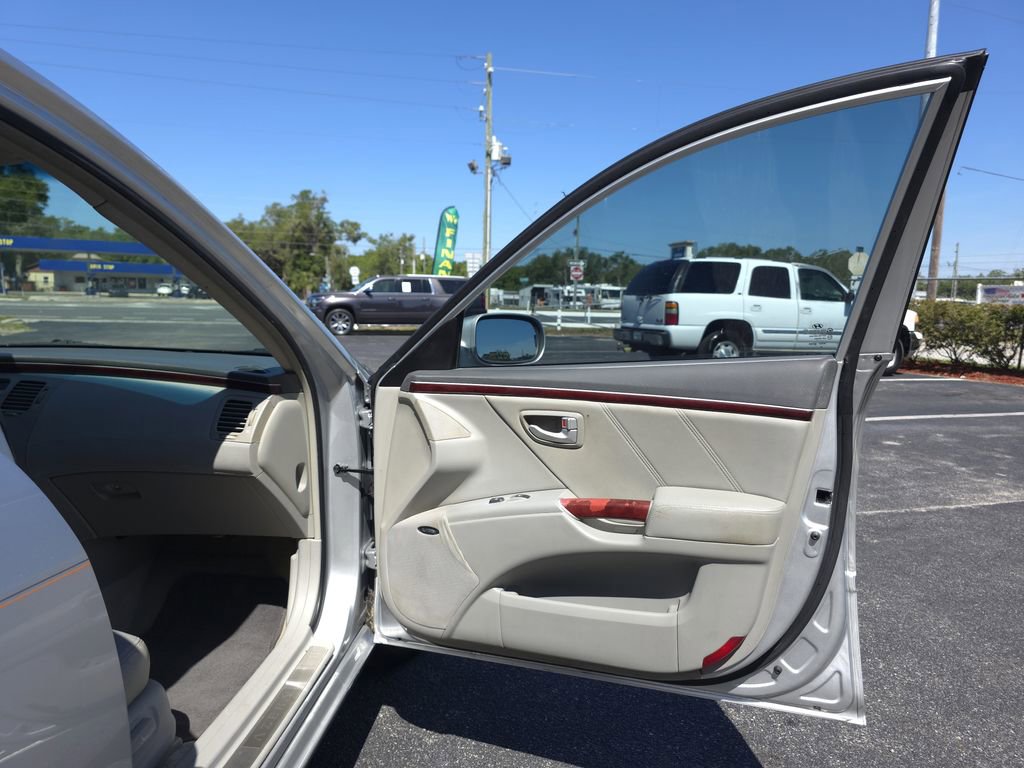 Used 2007 Hyundai Azera Limited FWD image 11