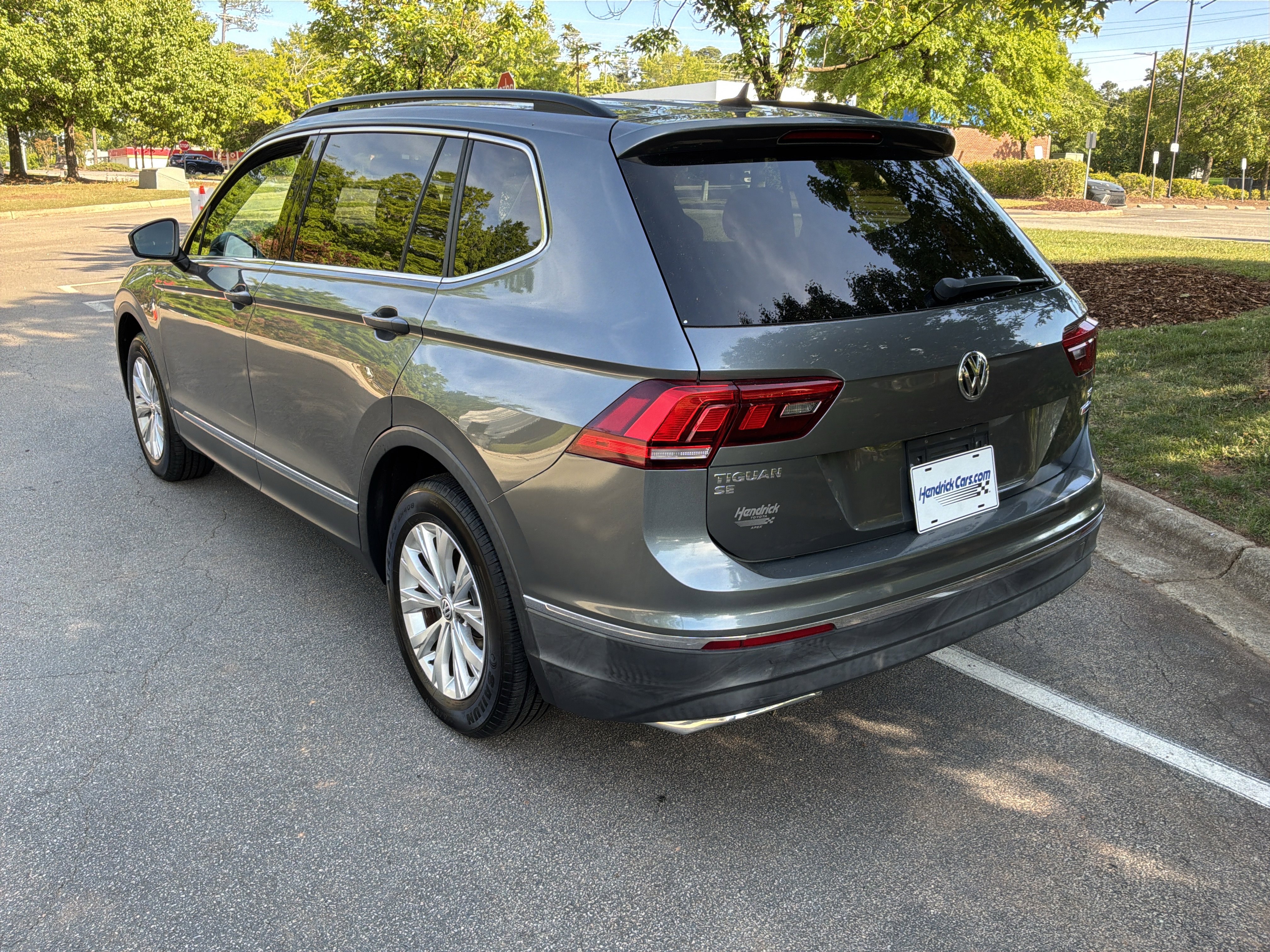 Used 2018 Volkswagen Tiguan SE AWD/4WD image 8