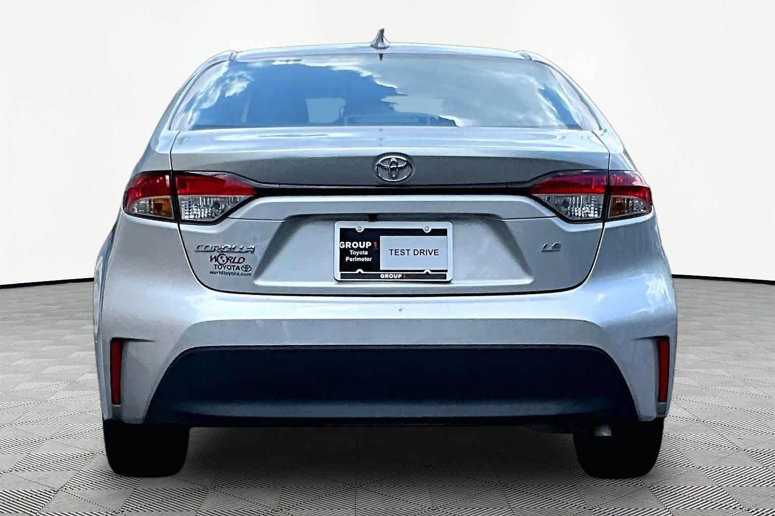 Certified 2025 Toyota Corolla LE FWD image 5