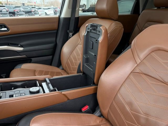 Used 2023 Nissan Pathfinder Platinum w/ Cargo Package image 31