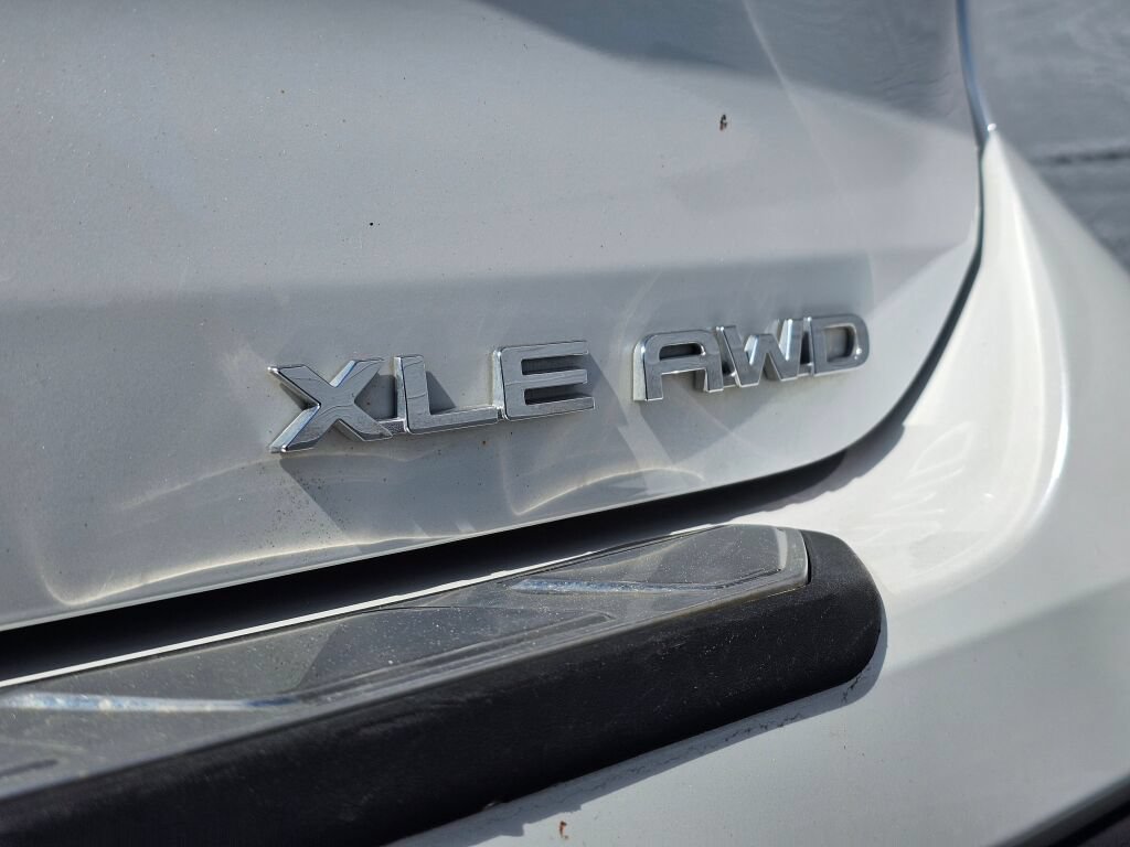 Used 2025 Toyota Highlander XLE AWD/4WD image 14