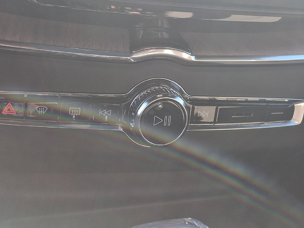 New 2027 Volvo XC60 B5 Plus AWD/4WD image 13
