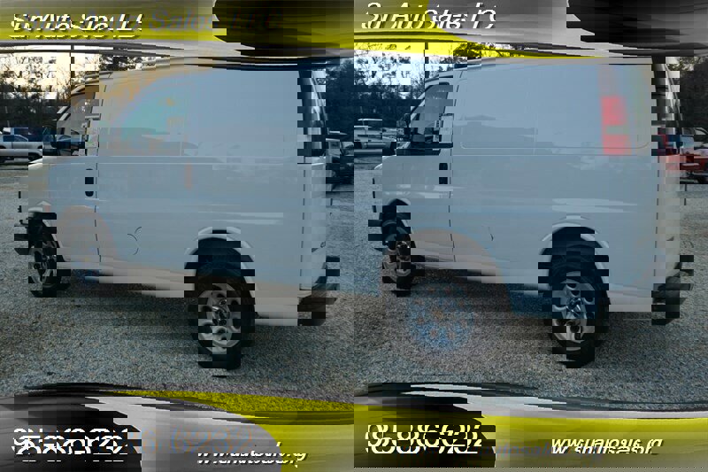 Used 2010 Chevrolet Express 1500 image 11