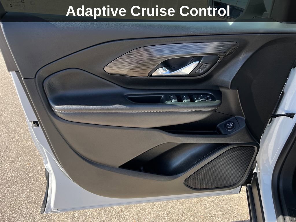 Used 2023 GMC Terrain SLE w/ Driver Convenience Package image 13