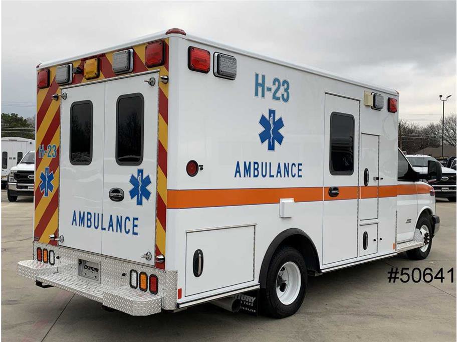 Used 2014 Chevrolet Express 4500 w/ Ambulance Package RWD image 2