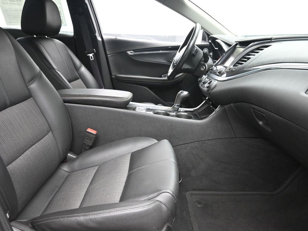 Used 2017 Chevrolet Impala LT image 7