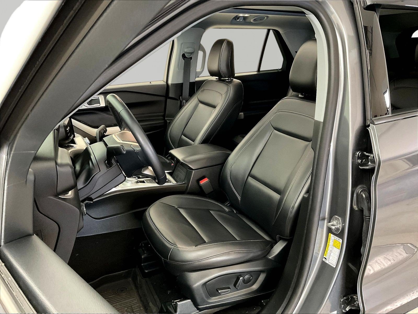 Used 2023 Ford Explorer XLT w/ Equipment Group 202A AWD/4WD image 21