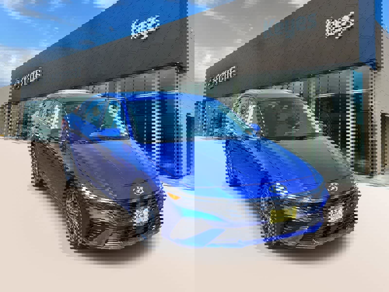 Used 2025 Hyundai Elantra Limited image 3