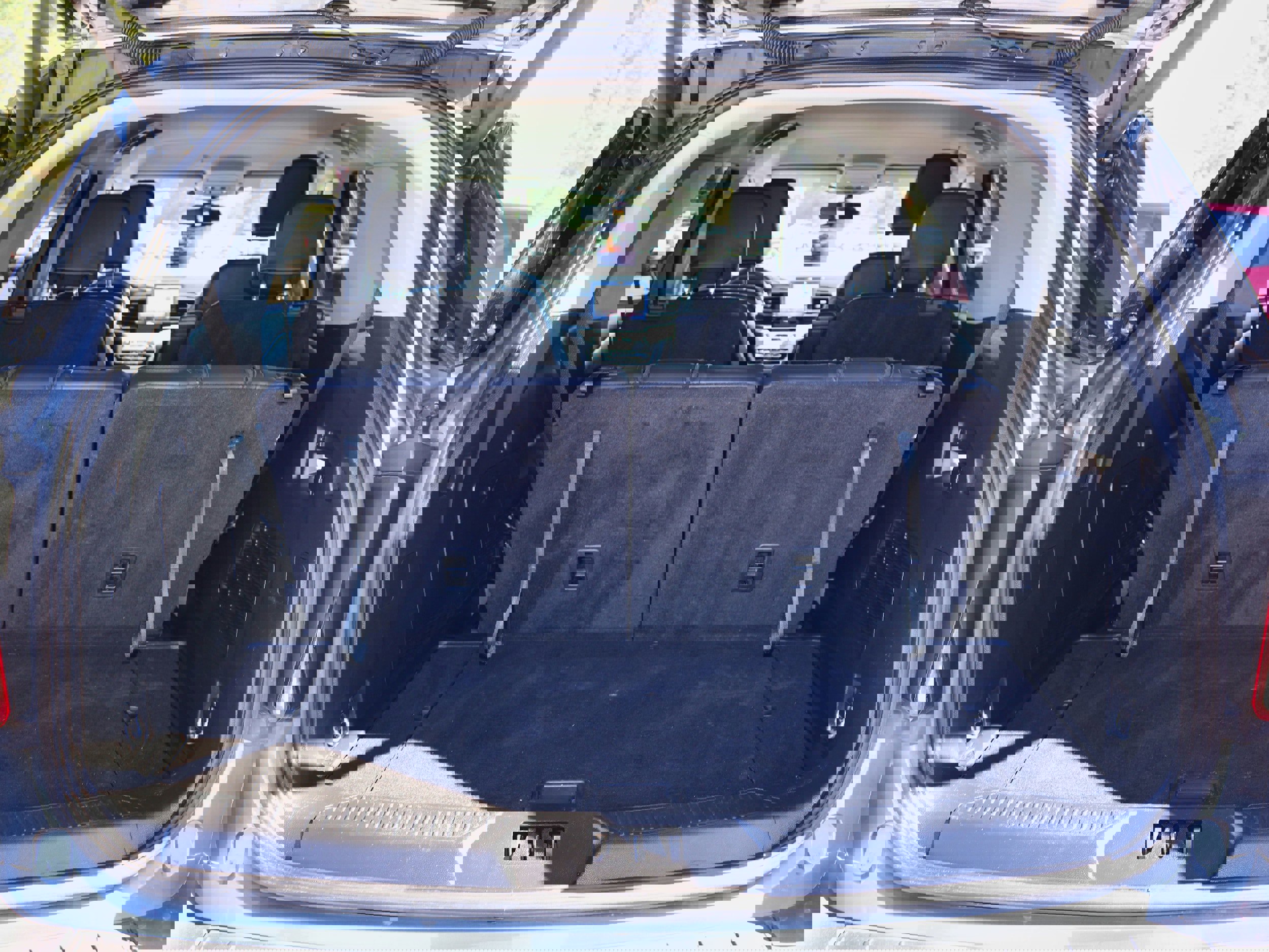 Used 2024 Ford Explorer XLT w/ Equipment Group 202A image 12