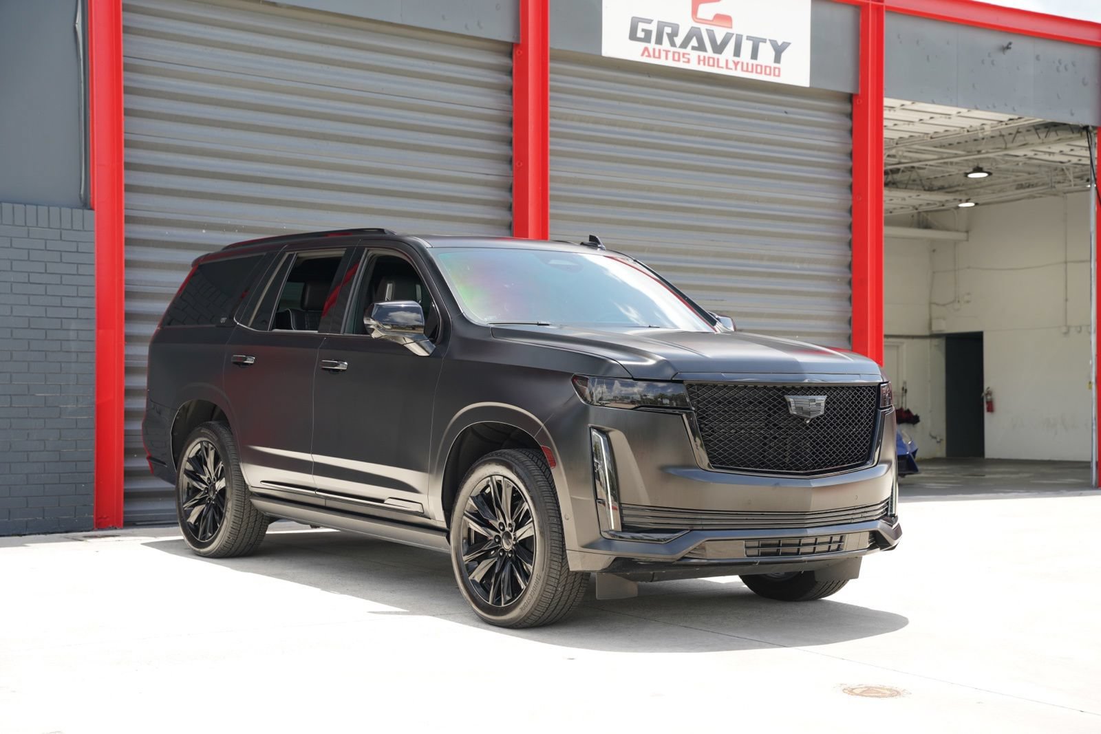 Used 2023 Cadillac Escalade Sport Platinum RWD image 3